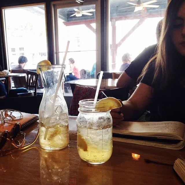 Pro tip: iced winter white tea + vanilla + lemon = a perfect afternoon pick-me-u